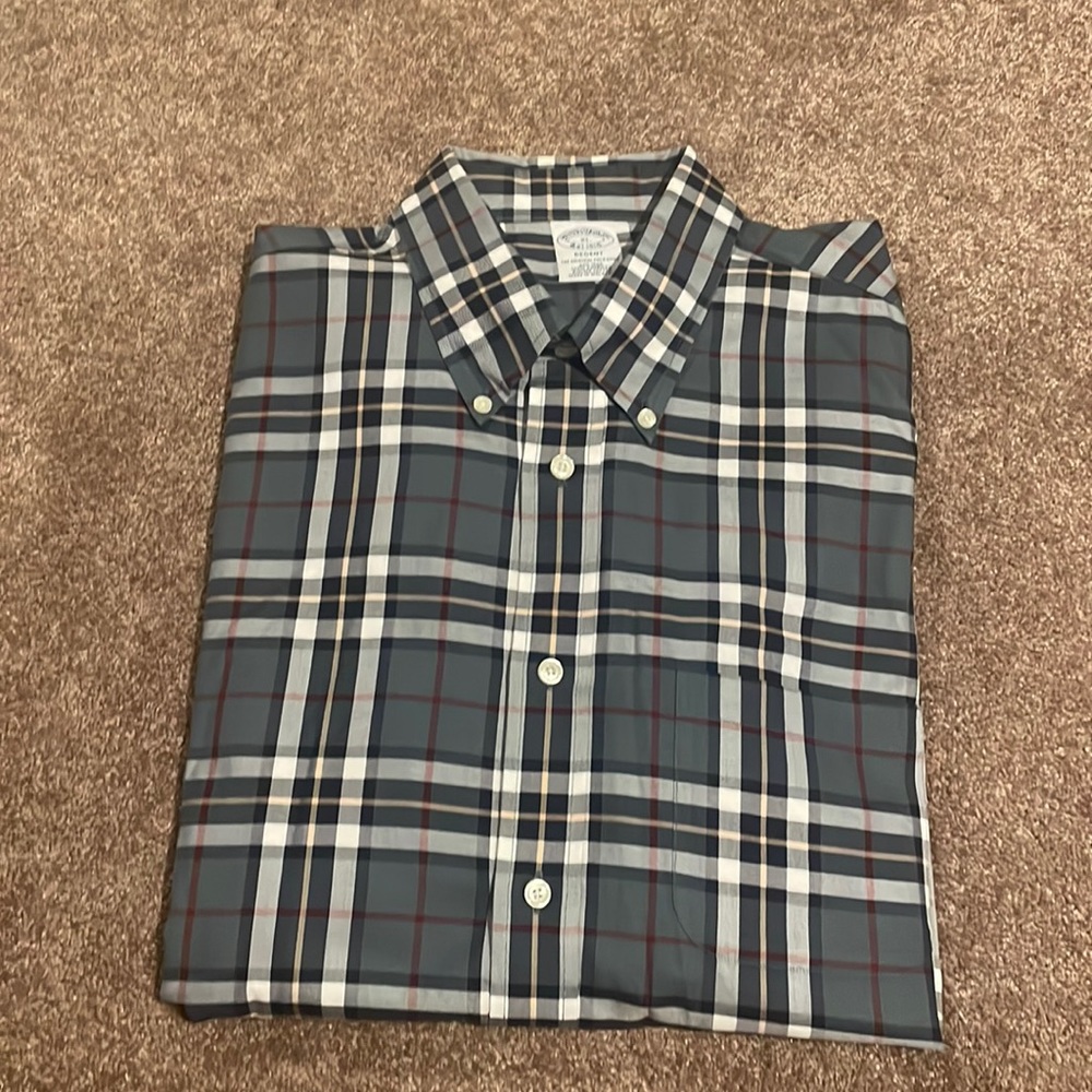 Regent fit brooks brothers button down brand new size X-Large.